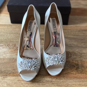 Badgley Mischka Paloma Ivory Satin pumps